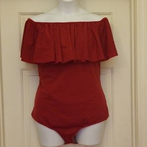 Off the shoulder ruffle SS